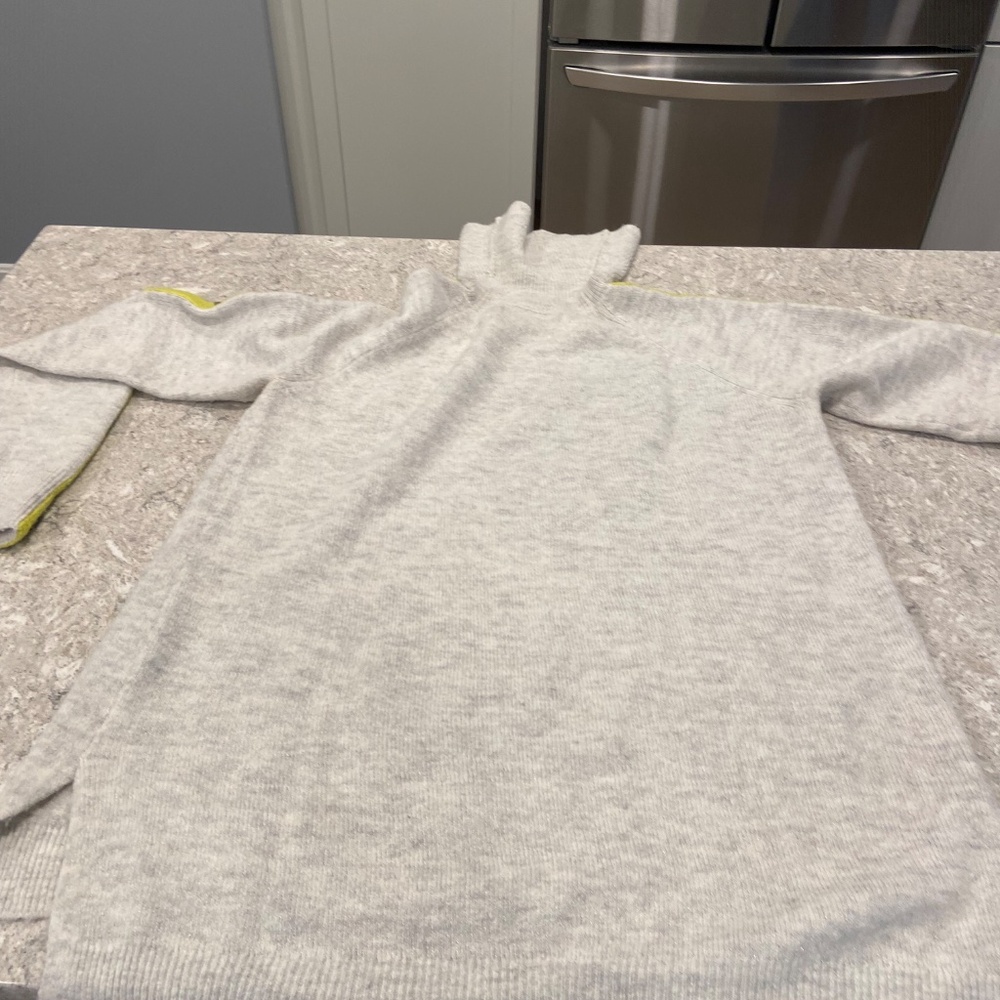 Apartment Nine Women’s Sweater—Small